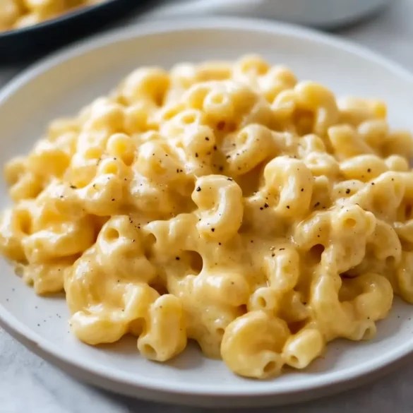 Creamy Stovetop Mac and Cheese – 30-Minute Recipe Stovetop mac and cheese with creamy cheese sauce in a white plate